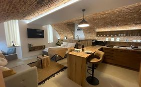 Understreet Studio With Private Parking